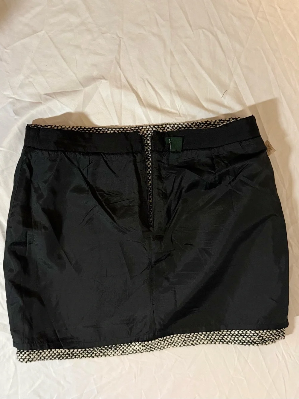 J. Crew Black and White Tweed Mini Skirt 55%Acrylic 38%Wool 7%Other Size 8 (X22)